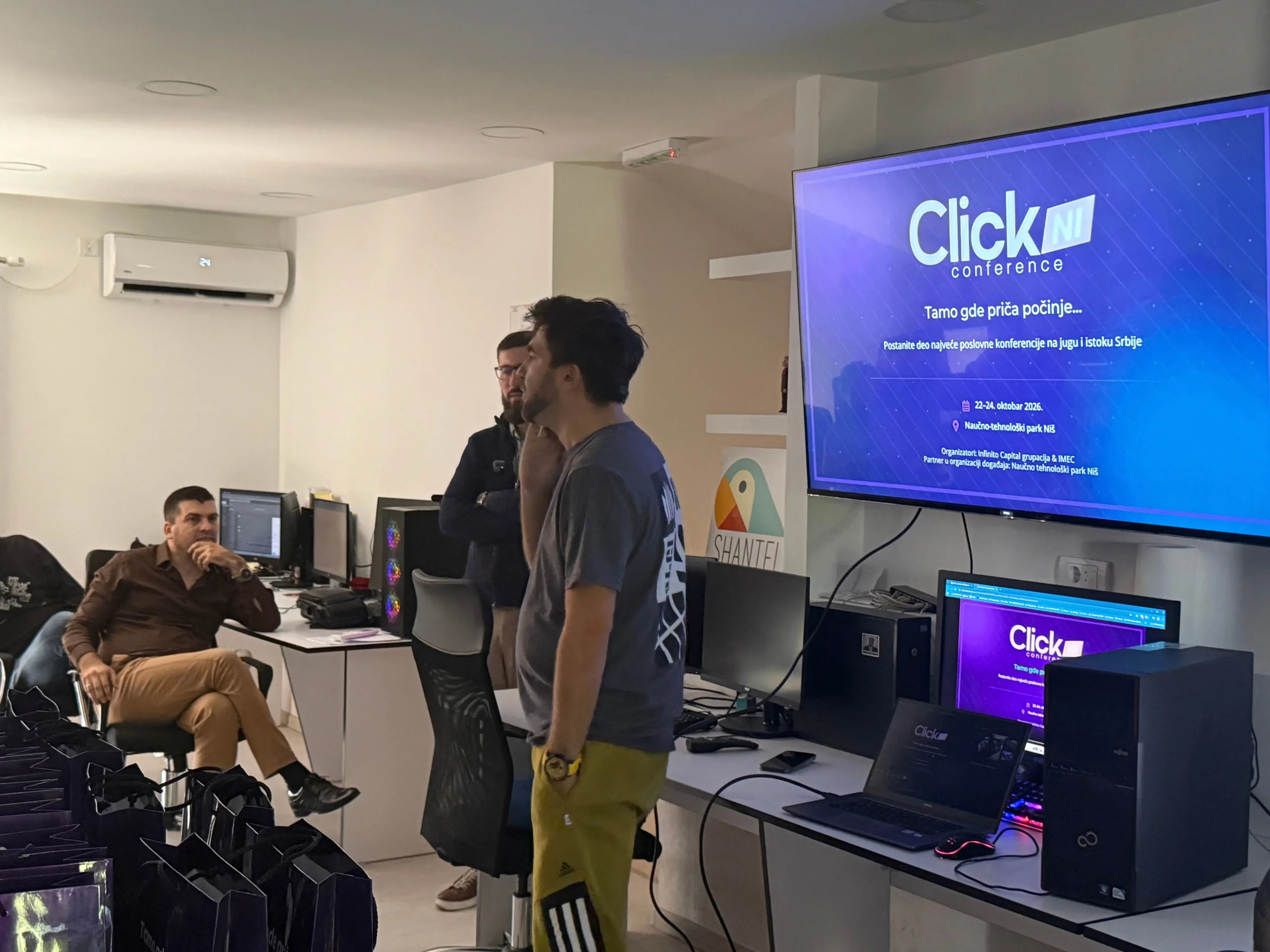 Tim agencije Shantel prati prezentaciju ClickNi Conference 2026 u Novom Sadu